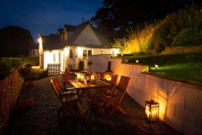Hillside Cottage, countryside views near Llangollen